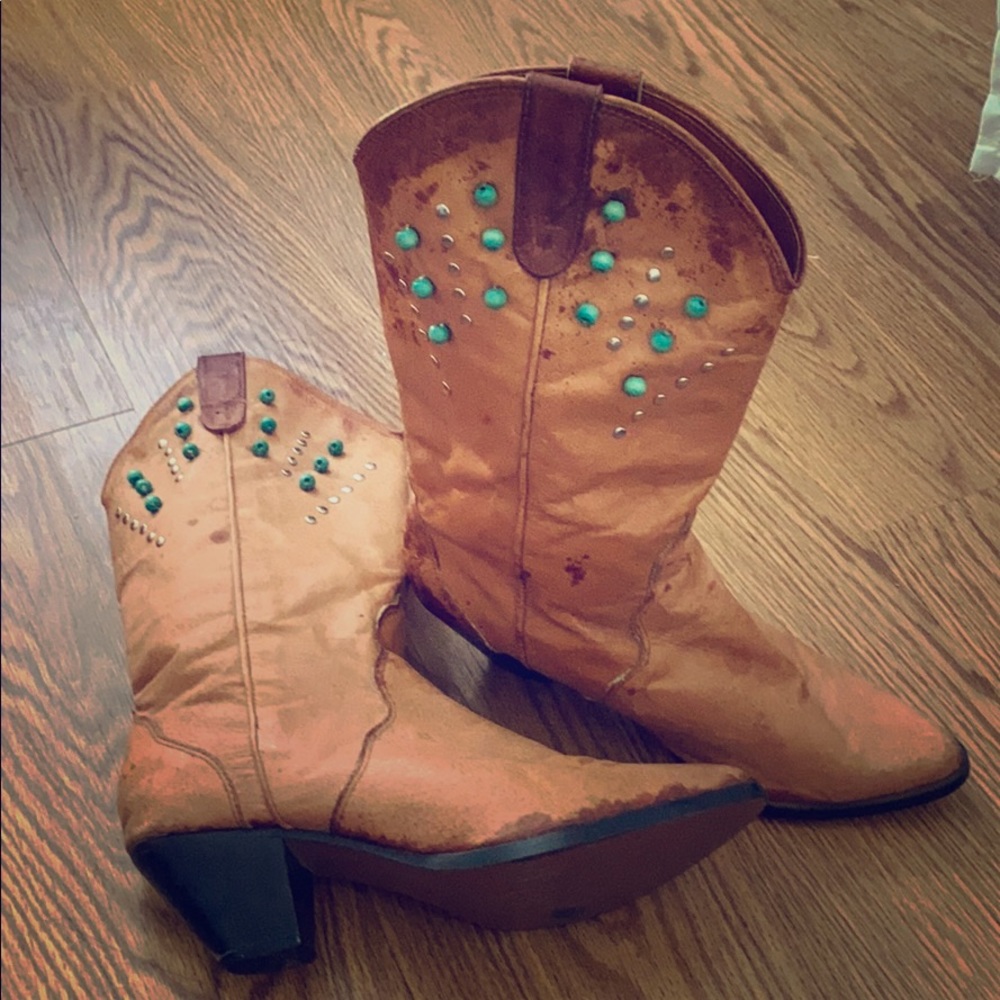 Brown cowgirl boots